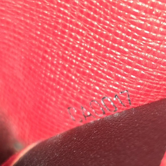 Louis Vuitton Red Epi Key Holder 4 Key Multicles - Picture 6 of 9